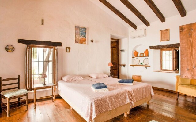 Completely Restored Beautiful 250-year-old Authentic Farm