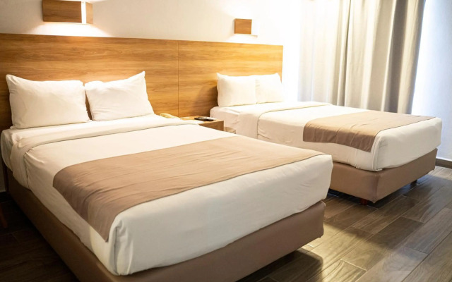 La Posada Hotel y Suites