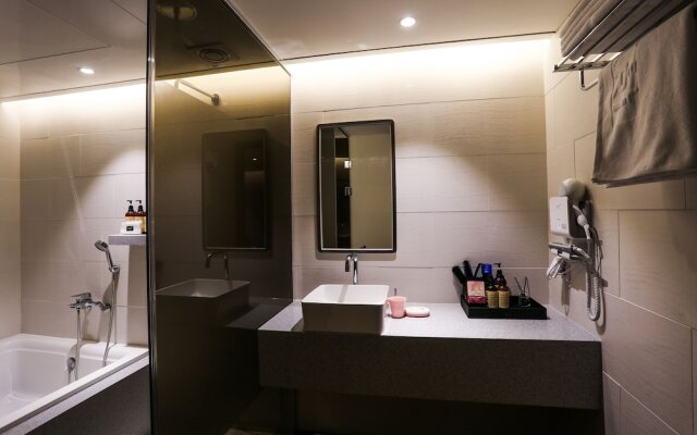 Jeonju Mari Hotel Park Store