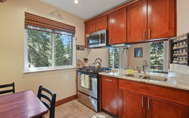 Tahoe City Getaway Minutes From Lake and Activities