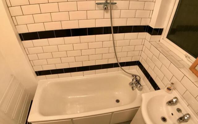 Central Apartment 5 Mins Putney Tube Station