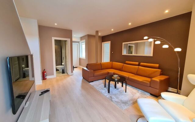 Spacious And Modern 3-bedroom Near Center, Free Parking