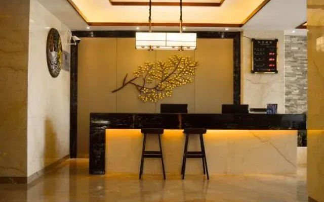 Mangshi Huayou Business Hotel