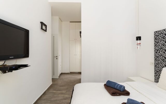 Family Apt & Private Garden near Beach by FeelHome