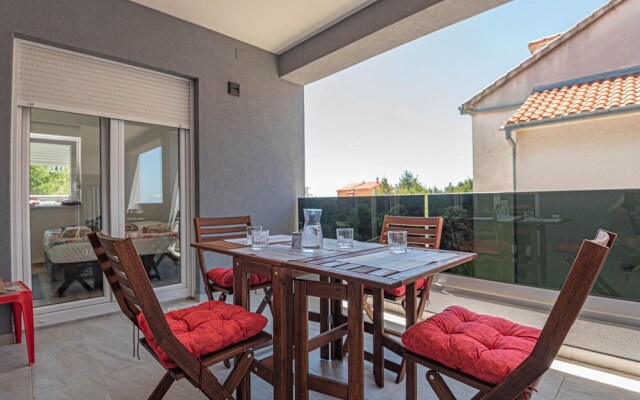 Nice Apartment in Brodarica With Wifi and 1 Bedrooms