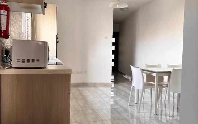F4-3 Room 2 single beds shared bathroom