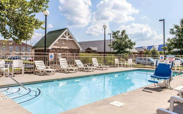 Mainstay Suites Knoxville Airport