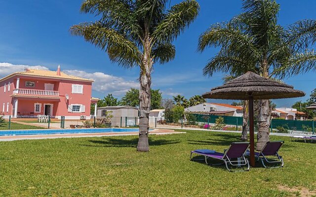 Casa das Amendoeiras