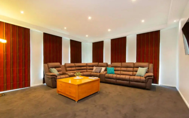 Adelphi Waterfront 2 Bedroom Ground Floor Home