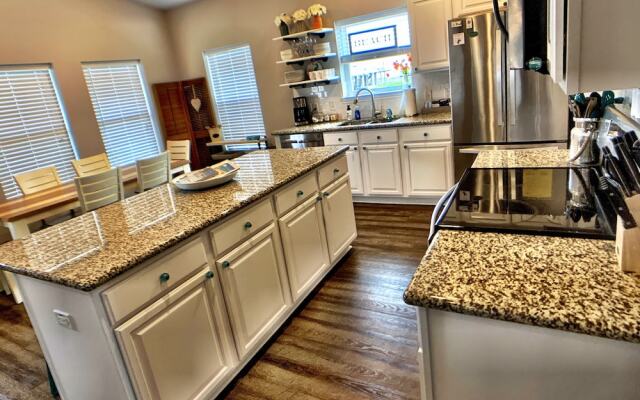 A Silver Lining - 4 Br Home