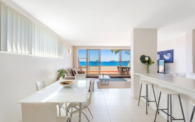 5 'Casuarina's ' 33 Soldiers Point Road - superb waterfront unit