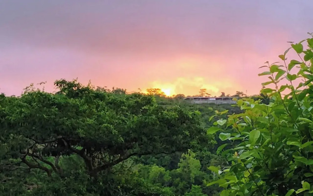 Siquijor Overlooking House 100 Meters Before Cambugahay Falls