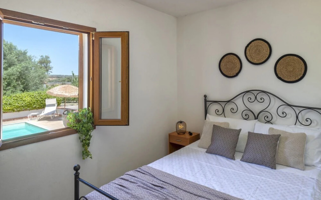 Near Alghero Shardana Guest House in Uri With Swimming Pool