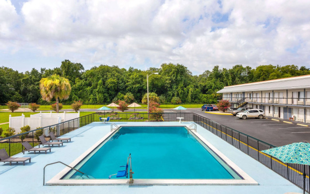 Days Inn by Wyndham Wildwood I-75