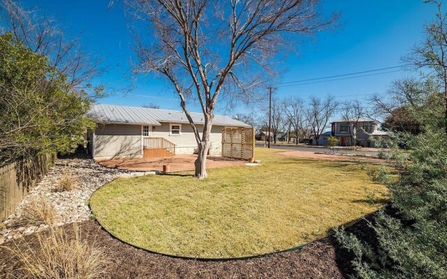 Anchorage Haus 3 Bedroom Home by RedAwning