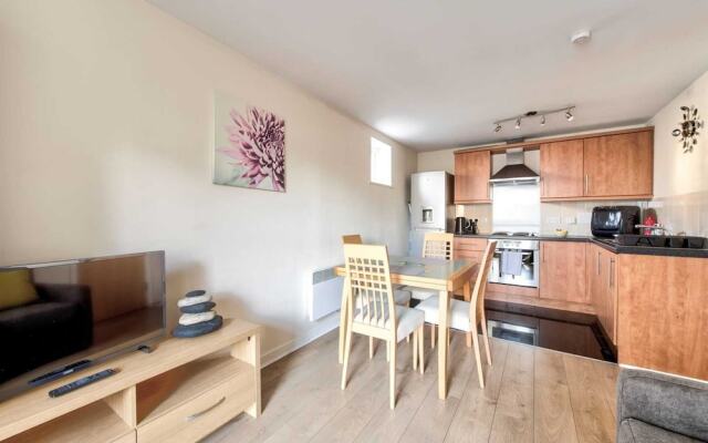 Cosy Apartment with Balcony, Close to City Centre