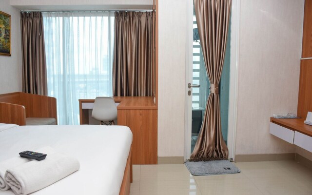 Homey 1Br With Living Room At Grand Kamala Lagoon Apartment