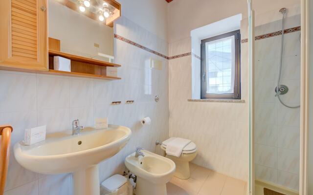 Al Peveri - Private Parking & Near Lake