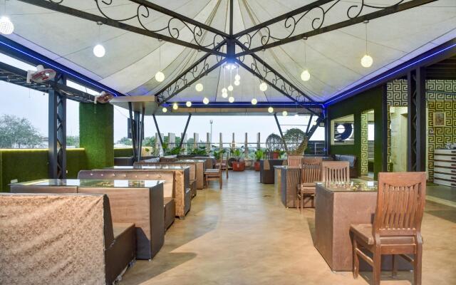 Capital O 82561 Hotel Om Palace