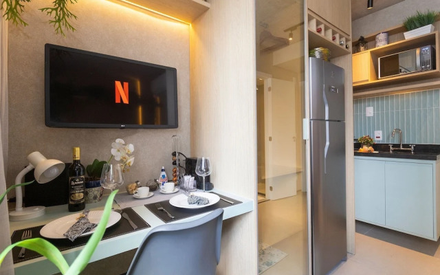 Apartamento moderno com piscina e AC