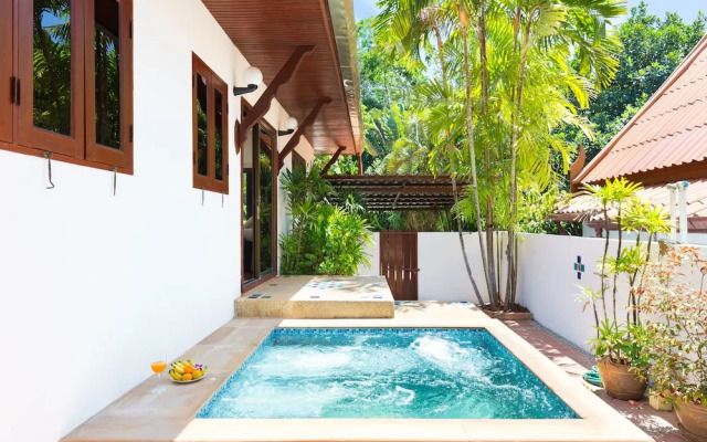 Blissful Jacuzzi Living at Villa Nikkie2