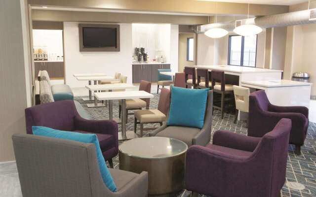 La Quinta Inn & Suites by Wyndham Wichita Airport