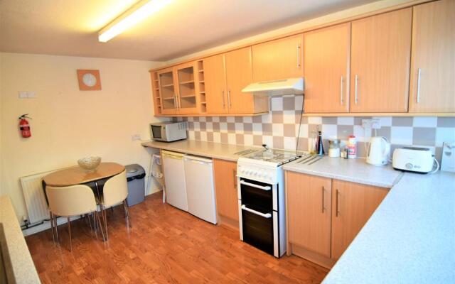 Chinese Quarter House - Private Garden, NETFLIX, BBQ & Bar