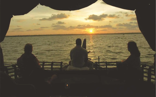 Soma Houseboat