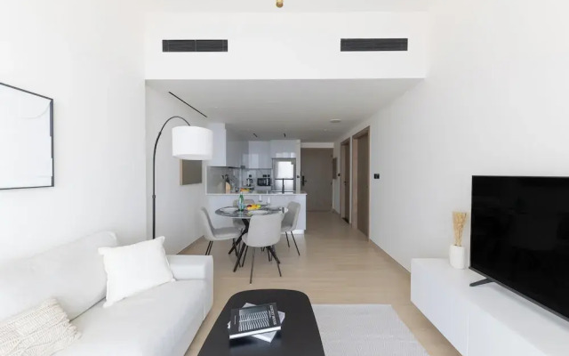 Bright 1BR in Binghatti Corner