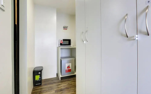 MyTown Madrid, Classy Hostel Bunkbeds Makati Metro Manila