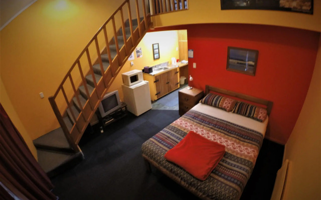 Bazil's Hostel & Surf School