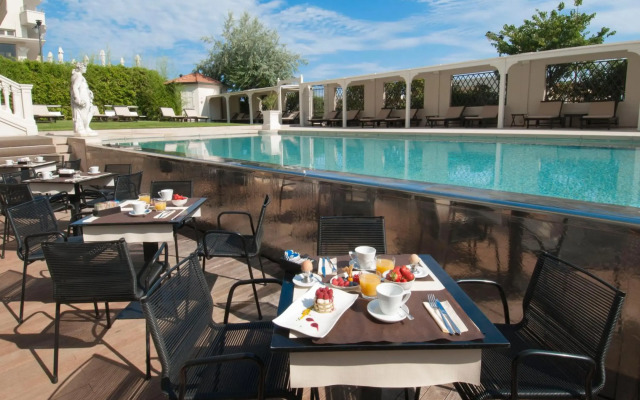 Hotel Carducci 76