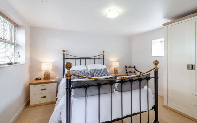 Upstairs Downstairs Cottage