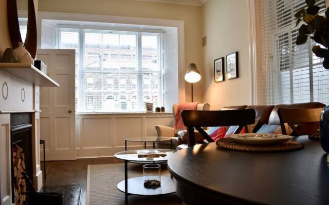 Newly Refurbished 2 Bedroom Townhouse in Dublin 4