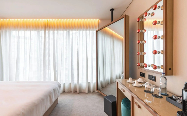 Luster Hotel
