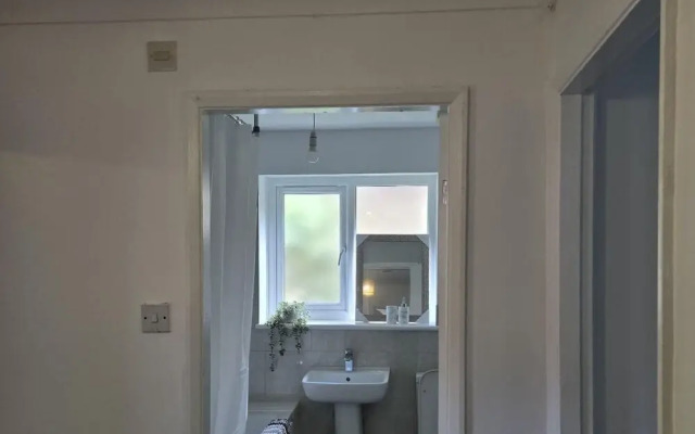 Manchester Blissful Retreat - 3-bedroom House