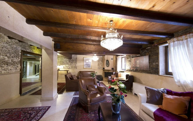 Lithos Hotel & Spa