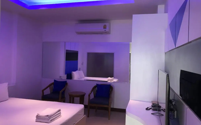 Picasso Hotel 24 Inn