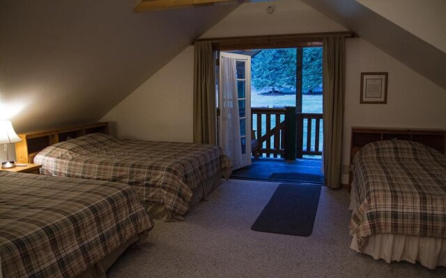 Whittaker's Motel & Historic Bunkhouse