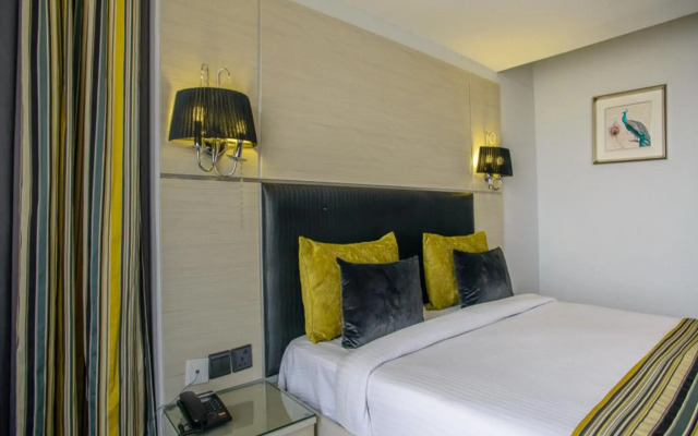 Cloud Hotel & Suites