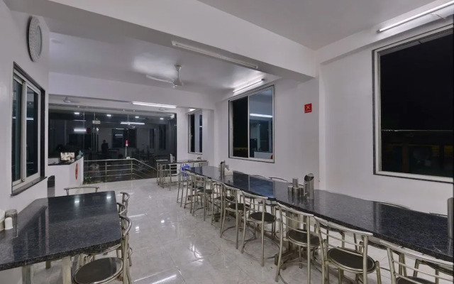 Palm Garden Suites By OYO Rooms