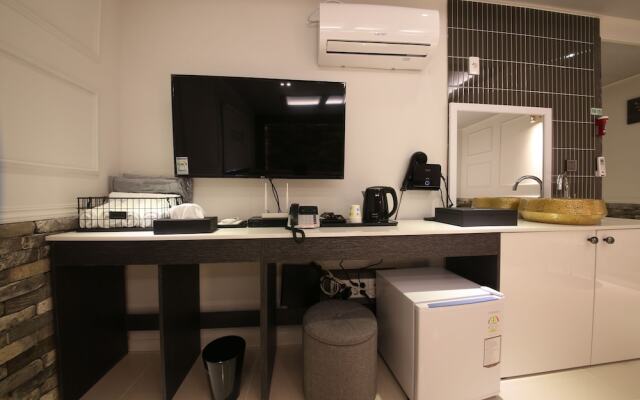 Tongyeong Adios  Hotel