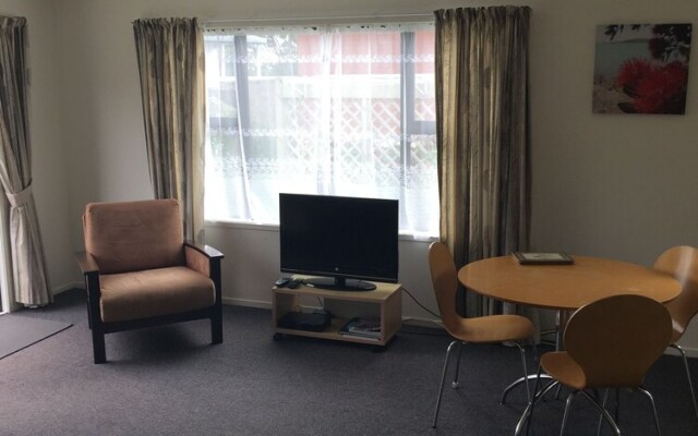 Our Beach House - Raglan West