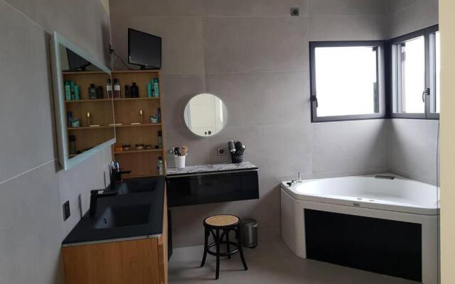 La Villa Thelma 5 étoiles, piscine, sauna et jacuzzi