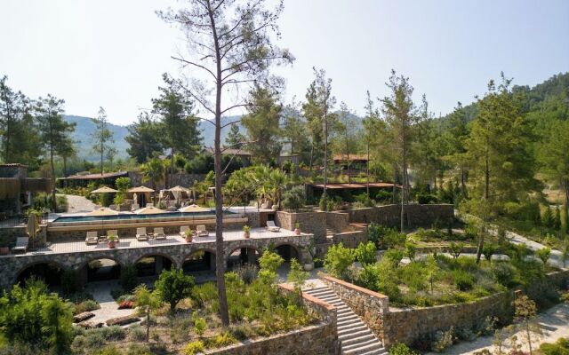 Izz Getaway – Adults Only