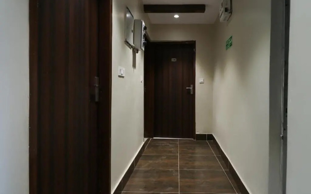 Hotel Cafe 21 by OYO Rooms