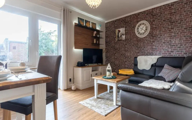 Apartment in Westerdeichstrich Near North Sea
