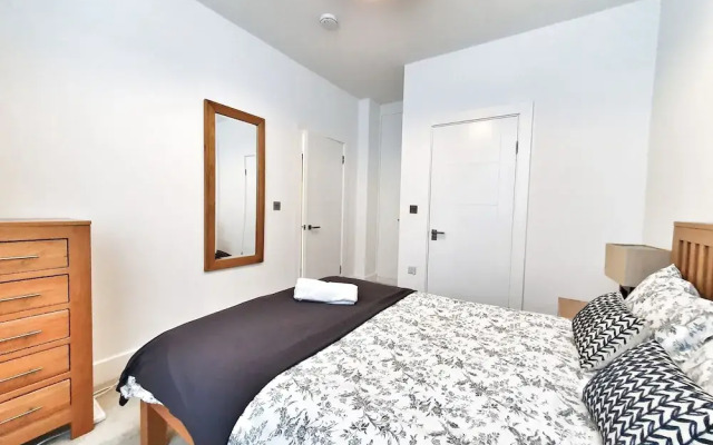 Modern Executive Apartment in Reading