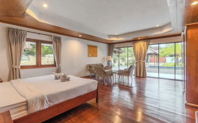 4Br Massive Property Huge Pool V244