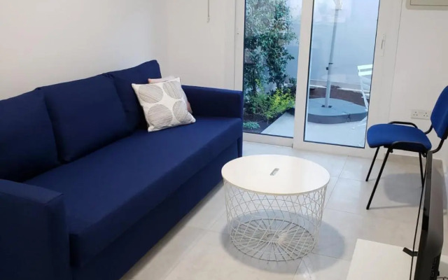 Modern & Cozy Studio w/ Backyard Near City Center